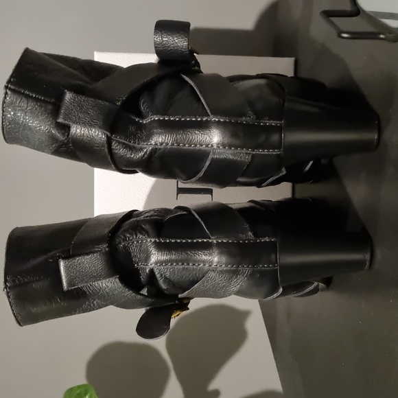 Chloe vintage leather ankle boots 😍 size 37.5 but fit a 7. Listed elsewhere 2 - Picture 5 of 8